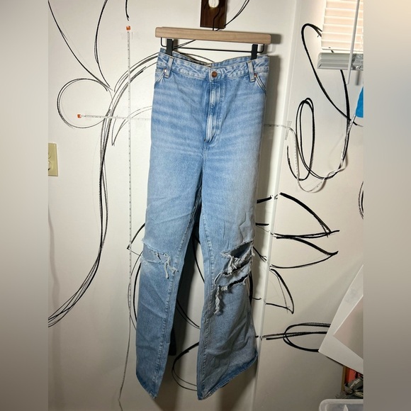 NEW Wrangler Bonnie Low Rise Loose Flare Distressed Light Blue Jeans, 35x32 - Picture 1 of 10